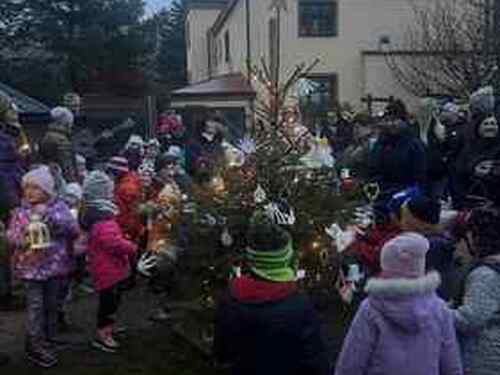 ROZSVÍCENÍ VÁNOČNÍHO STROMEČKU 